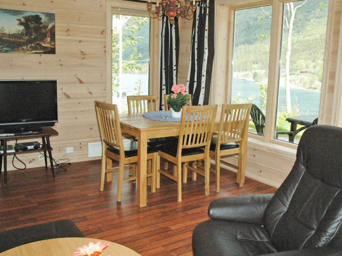 Two-Bedroom Holiday Home In Olden 3 Ruang foto
